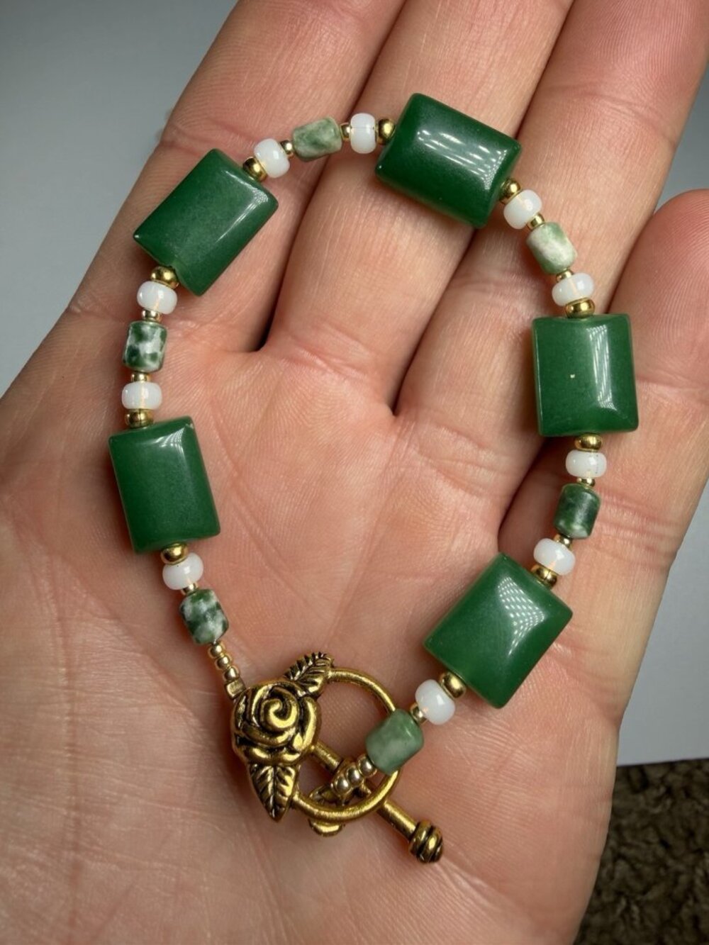 Vintage Green Jade Style Beaded Bracelet Gold Tone Toggle Clasp 8” Estate